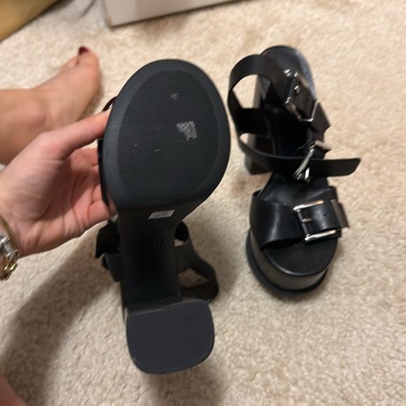 Heels - Picture 4 of 4